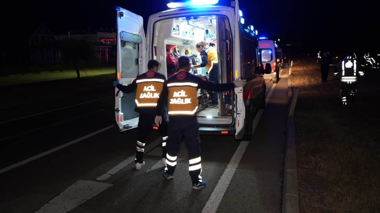 Foto - Direksiyon başında alkol dehşeti! 80 metre savruldu, araçtan fırladılar