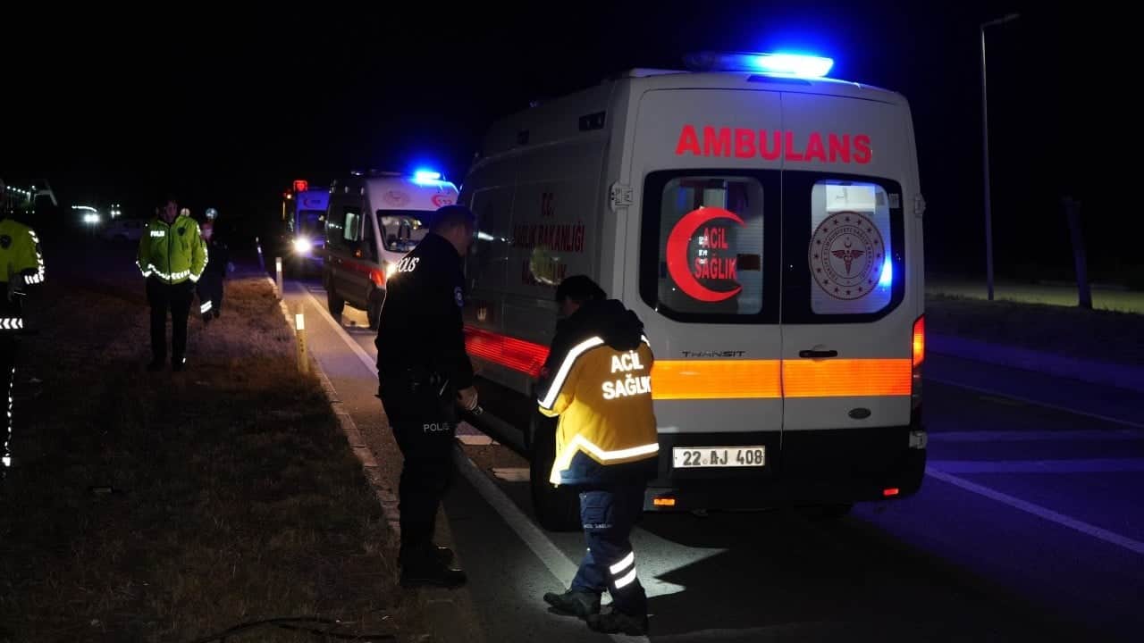 Foto - Direksiyon başında alkol dehşeti! 80 metre savruldu, araçtan fırladılar