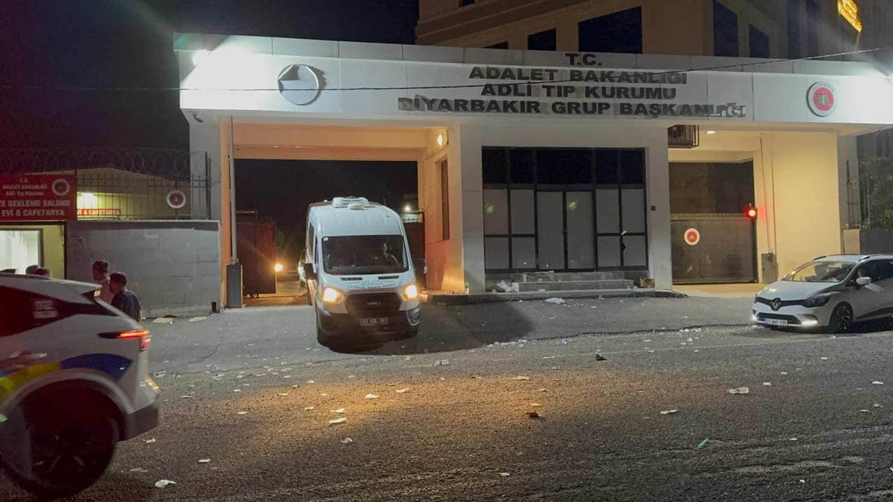 Foto - Diyarbakır'da kan donduran cinayet! Gözü dönmüş koca evden kaçan karısını av tüfeğiyle katletti!