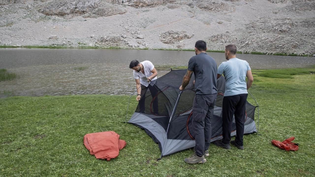 Foto - Doğa tutkunları akın etti 3 bin metre yükseklikte kamp keyfi
