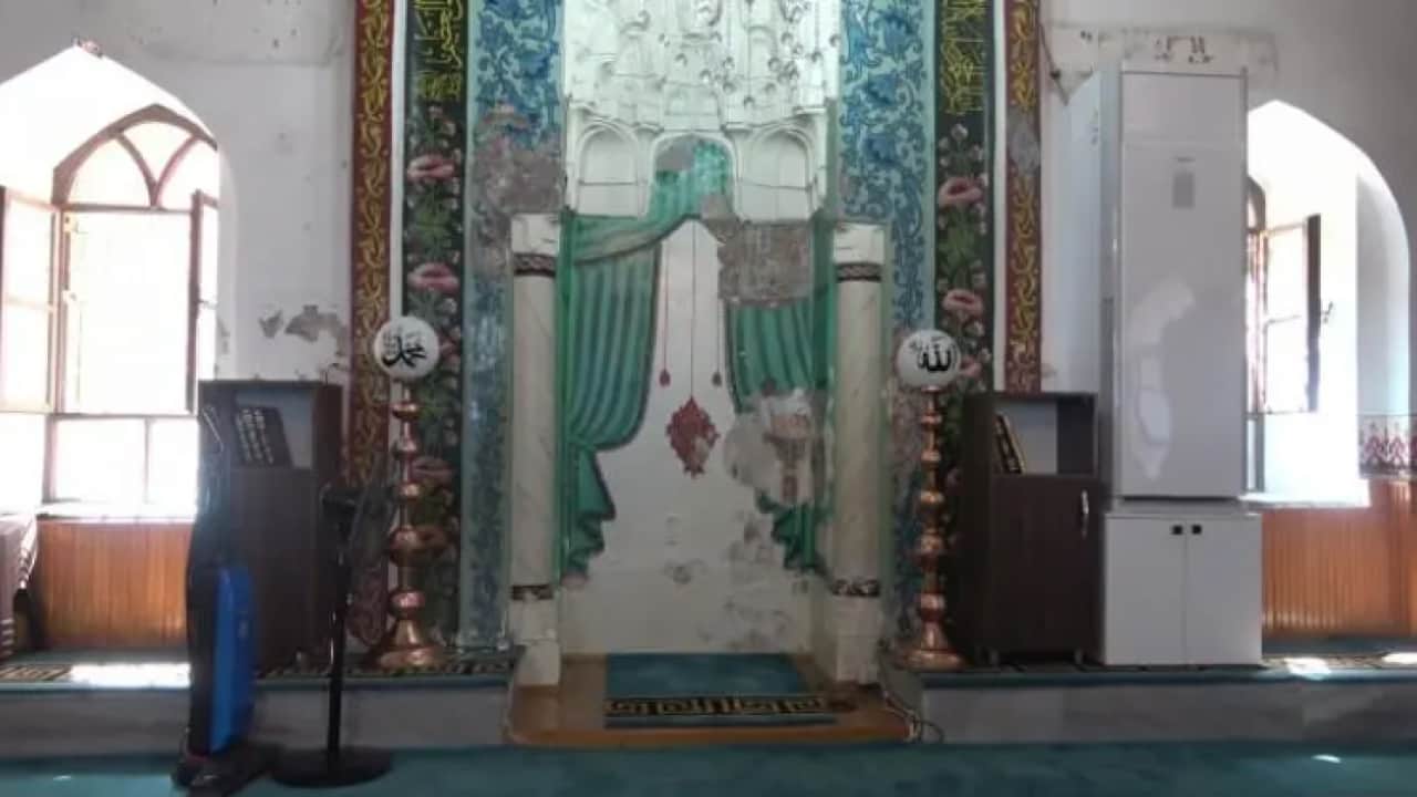 Dökülen sıvalar gerçeği ortaya çıkardı: Beş asırlık camide şaşırtan manzara!