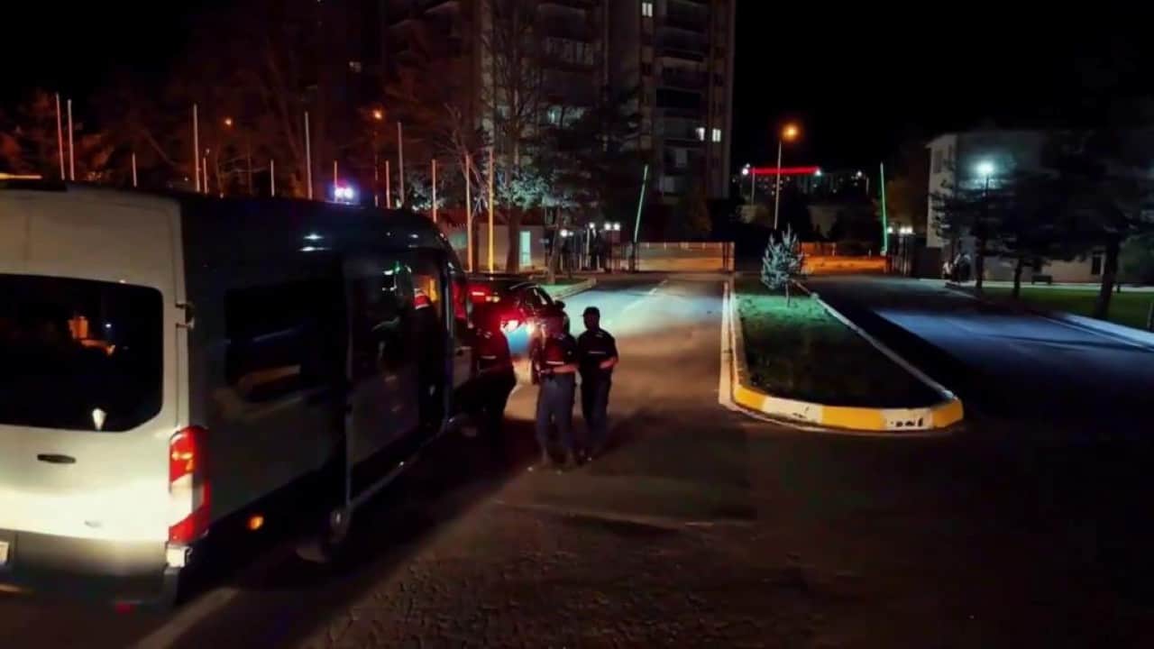 Foto - Dolandırıcılara 6 ilde eş zamanlı operasyon! 850 milyon liralık vurguna 5 tutuklama