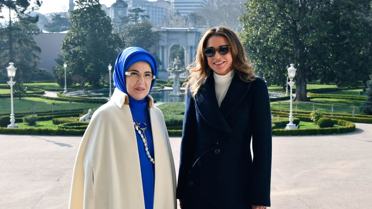 Foto - Dolmabahçe’de dikkat çeken buluşma! Emine Erdoğan, Ürdün Kraliçesi Rania’yı ağırladı
