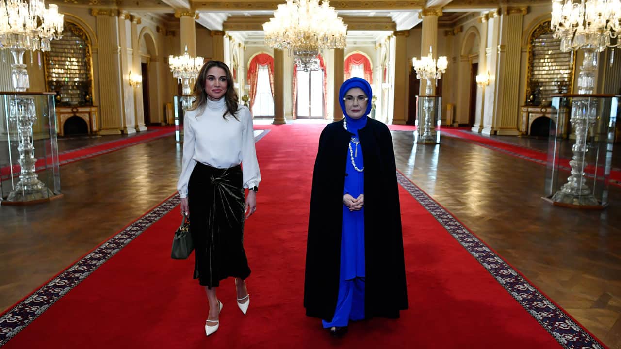Foto - Dolmabahçe’de dikkat çeken buluşma! Emine Erdoğan, Ürdün Kraliçesi Rania’yı ağırladı