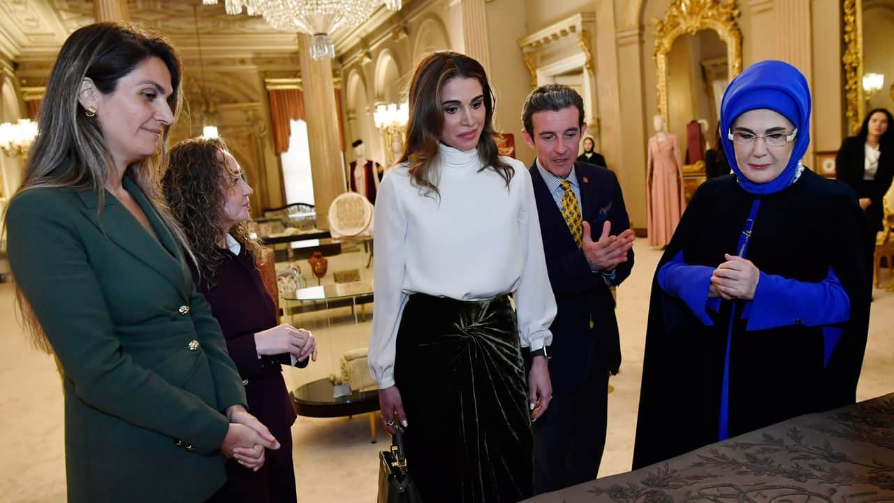 Foto - Dolmabahçe’de dikkat çeken buluşma! Emine Erdoğan, Ürdün Kraliçesi Rania’yı ağırladı