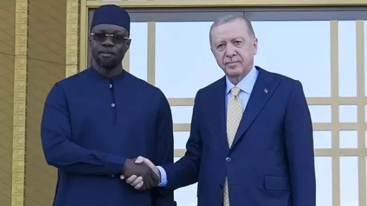Foto - Dost ülke beklenmedik gelişme: 'Kurtuluş reçetesi Türkiye'nin yöntemi' diyen başbakan görevden alındı