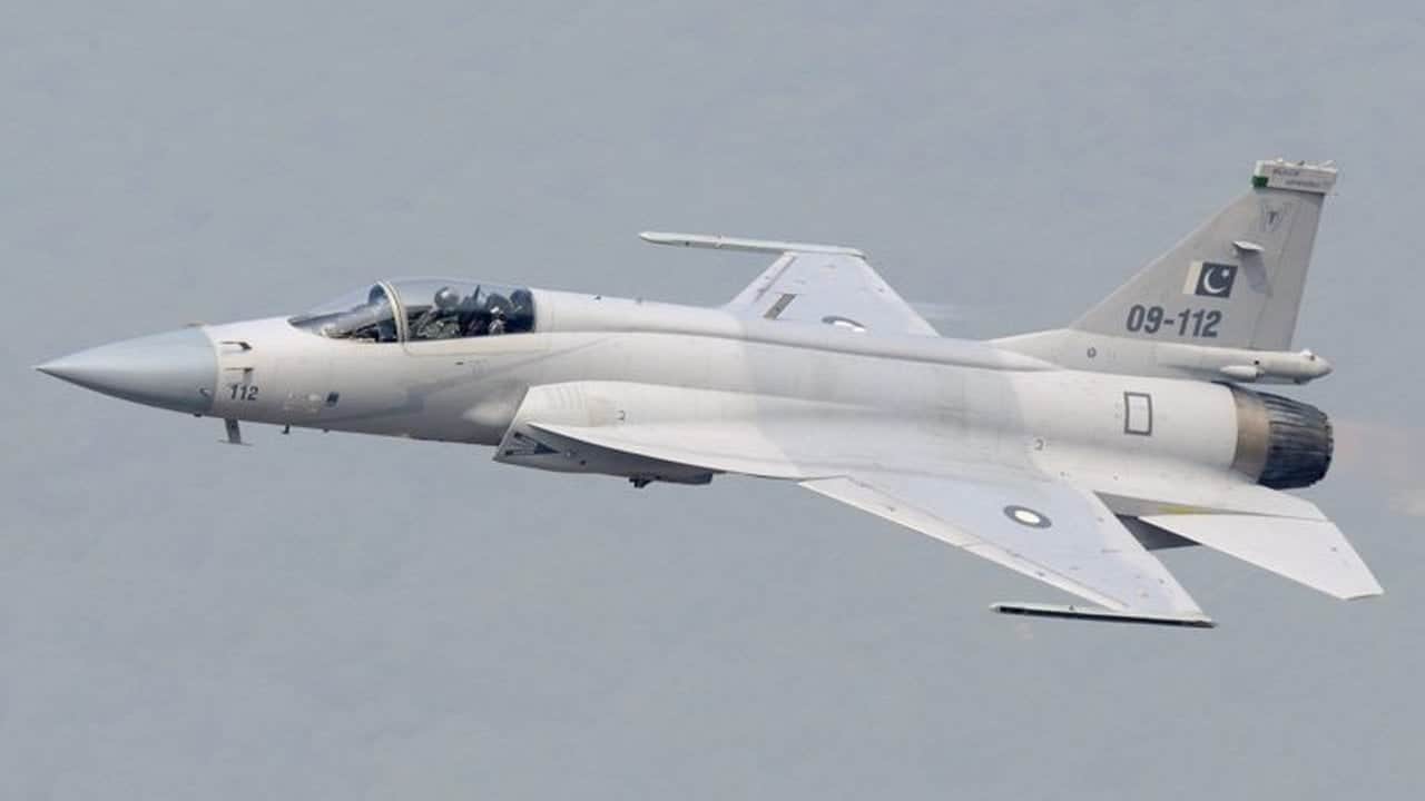 Foto - Dost ülke resmen sattı: Gökyüzünün canavarı JF-17 savaş uçakları birer birer yola çıktı