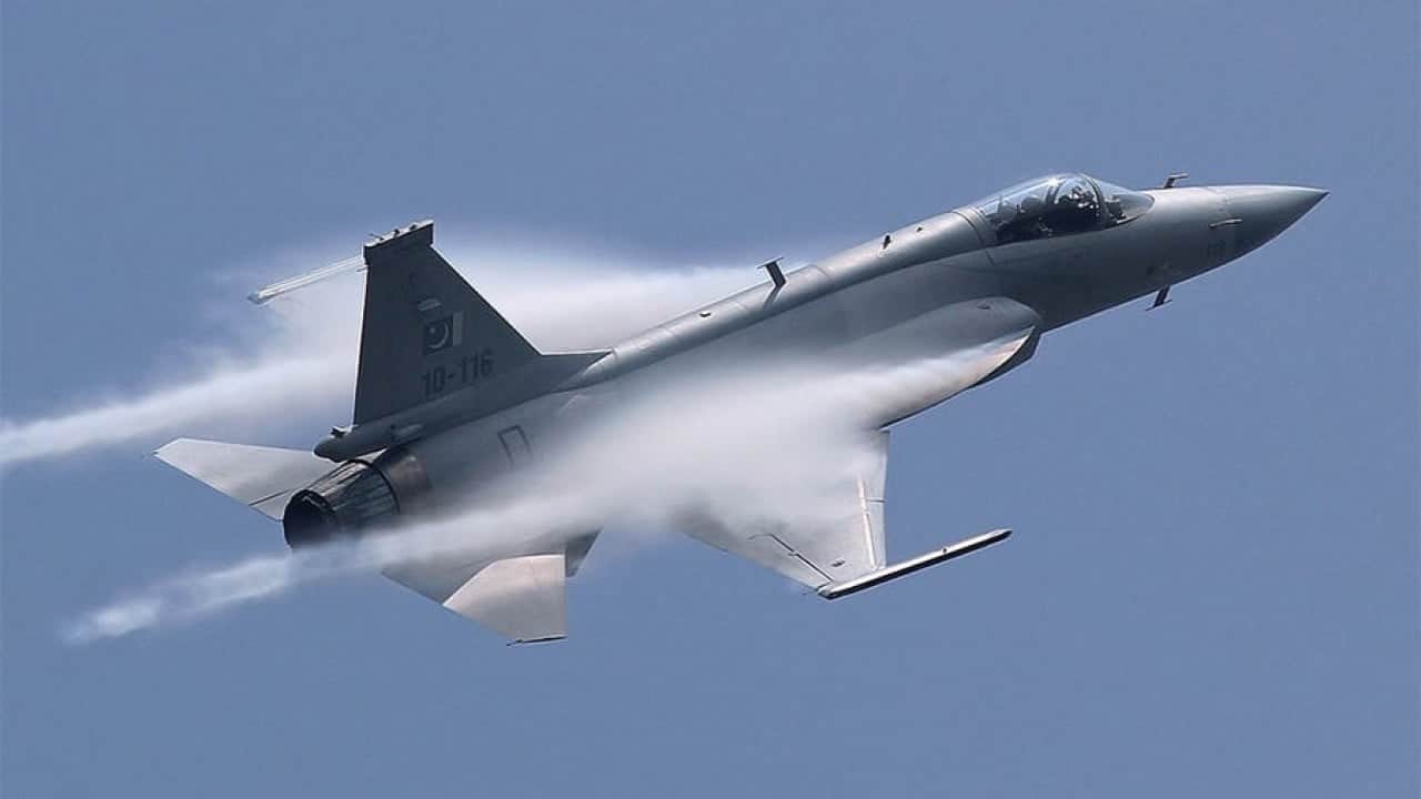 Foto - Dost ülke resmen sattı: Gökyüzünün canavarı JF-17 savaş uçakları birer birer yola çıktı