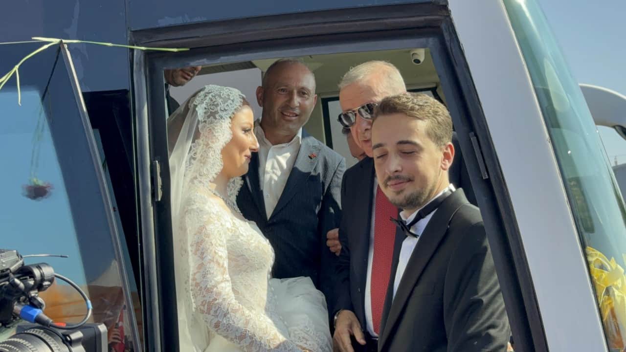 Foto - Düğün salonundan önce Erdoğan’a koştular! Genç çifte sürpriz davet