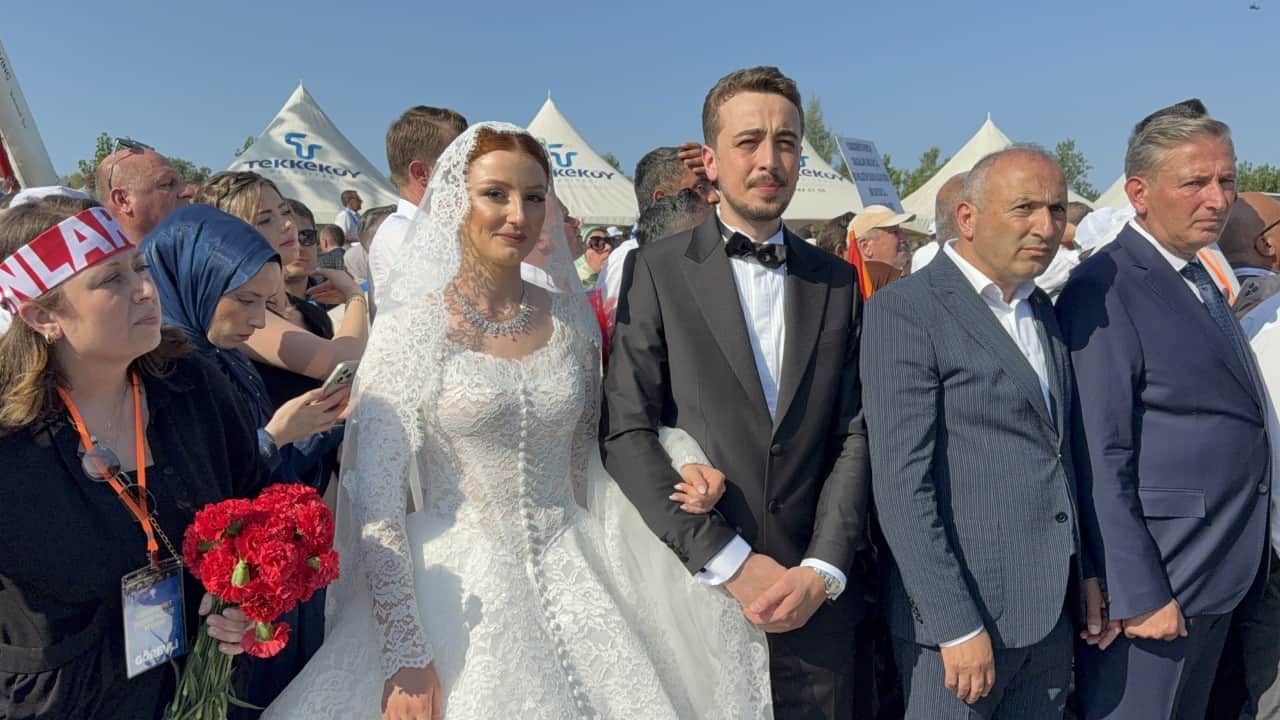 Foto - Düğün salonundan önce Erdoğan’a koştular! Genç çifte sürpriz davet