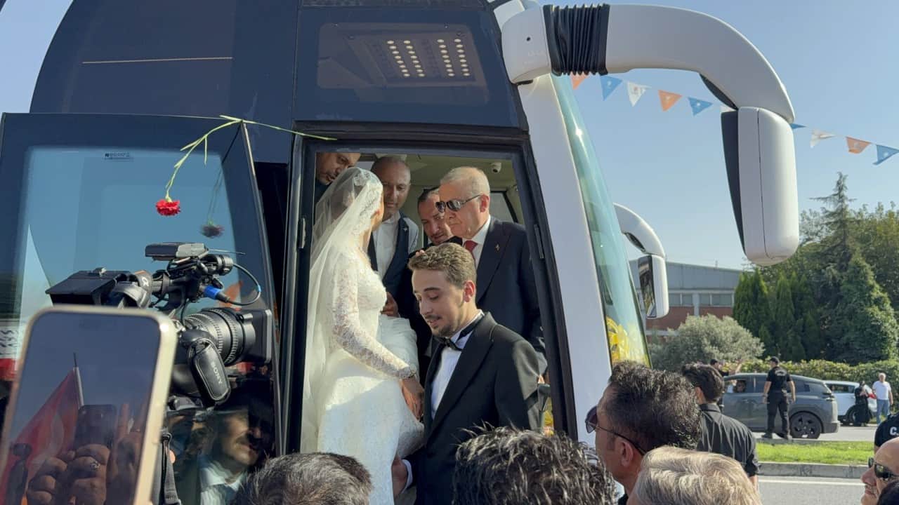 Foto - Düğün salonundan önce Erdoğan’a koştular! Genç çifte sürpriz davet