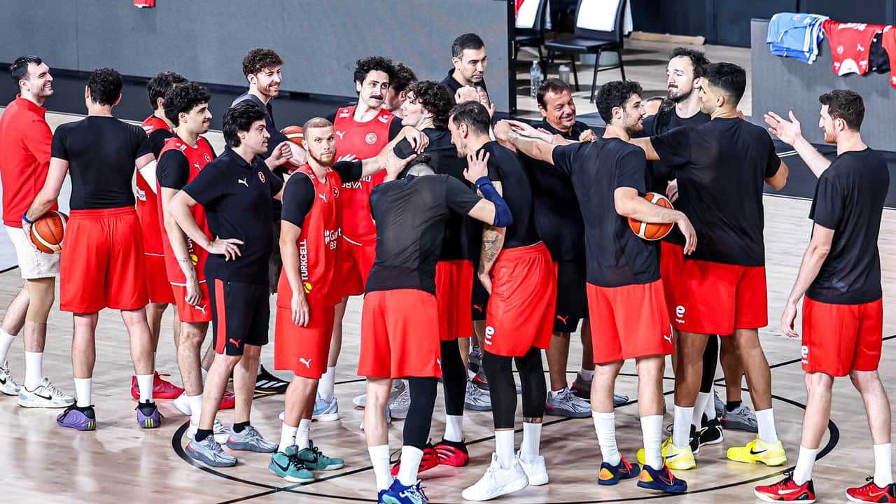 Dünya Kupası Elemeleri mesaisi başladı! 12 Dev Adam sahaya indi