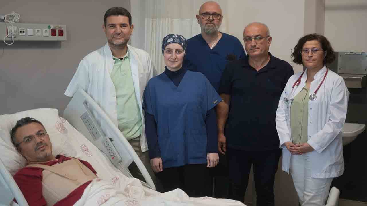 Dünyada bir ilk: ALS hastasına aynı seansta çifte kalp kapağı nakli