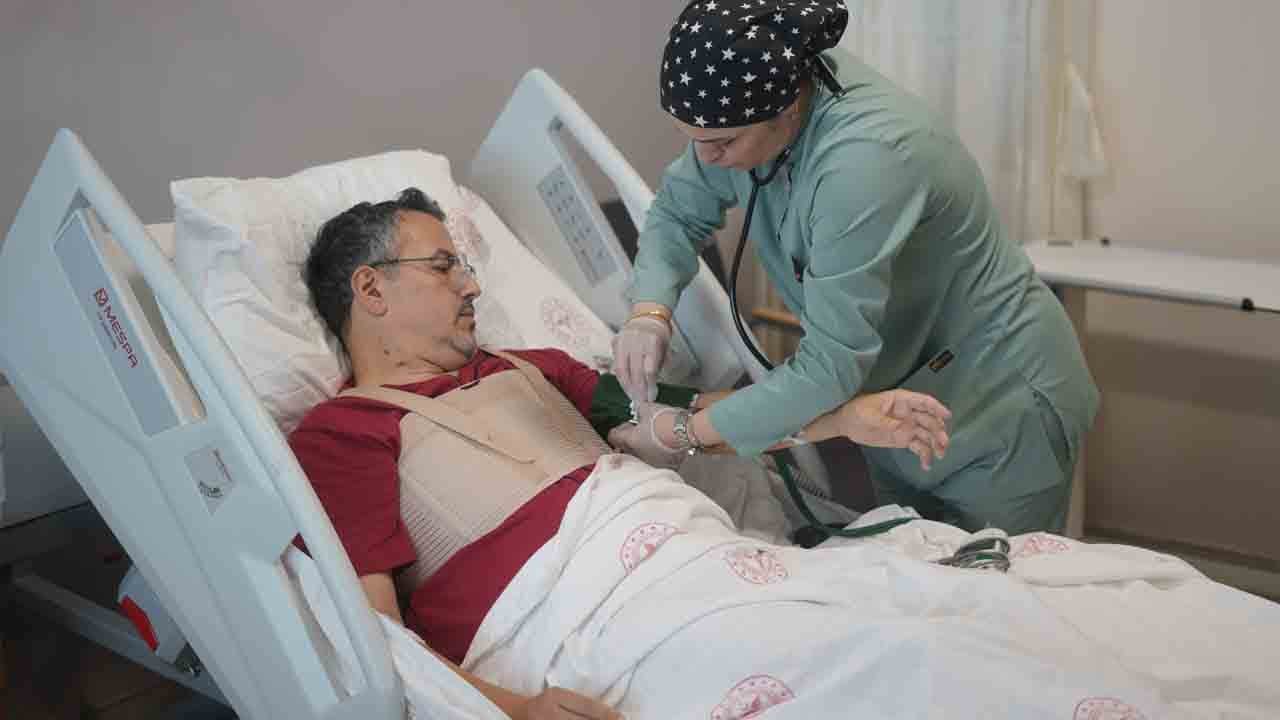 Foto - Dünyada bir ilk: ALS hastasına aynı seansta çifte kalp kapağı nakli