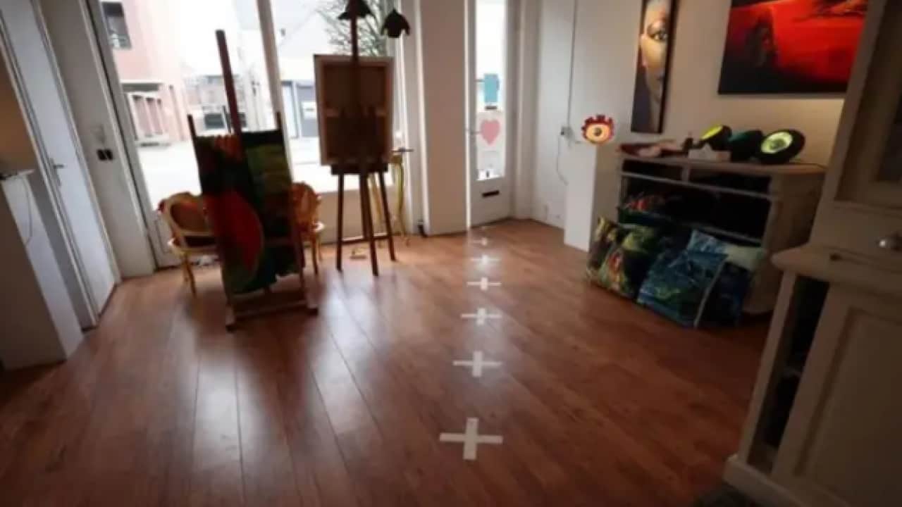 Foto - Dünyanın en garip evi: Yan odaya geçerken ülke değiştiriyor!