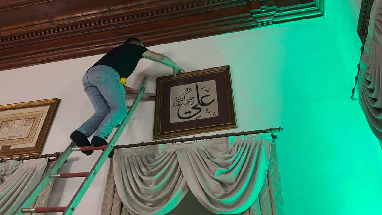 Foto - Duvarlara el çekme hat eserleri asıldı! Üftâde Hazretleri’nin makamı yeniden tefriş edildi