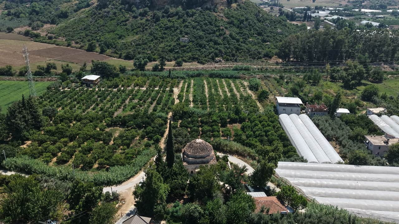 Foto - Duvarlarına bakınca 2 bin yıllık izler çıkıyor! Osmanlı camisinde Roma taşları kullanılmış