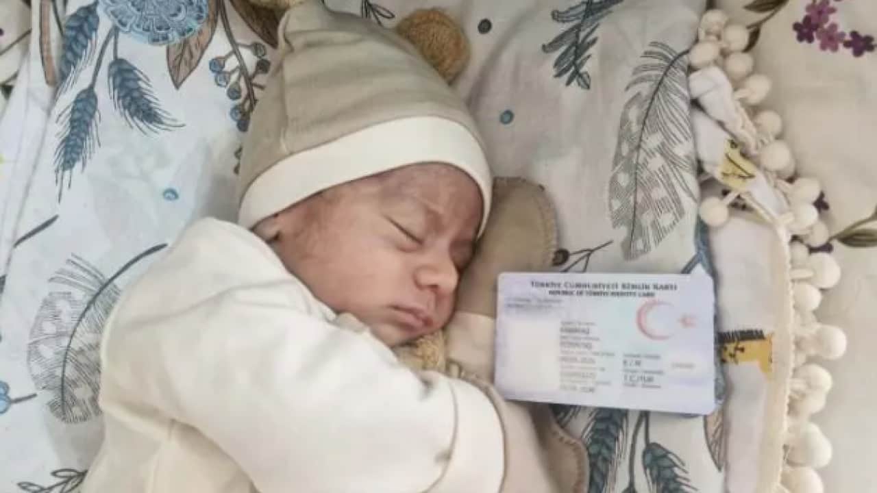 Duyanlar kulaklarına inanamıyor: Yeni doğan oğluna öyle bir isim verdi ki...