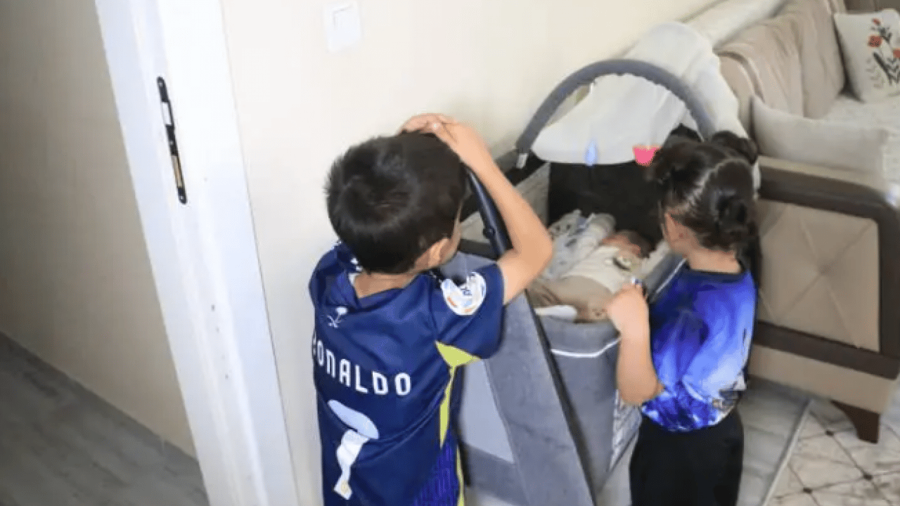 Foto - Duyanlar kulaklarına inanamıyor: Yeni doğan oğluna öyle bir isim verdi ki...