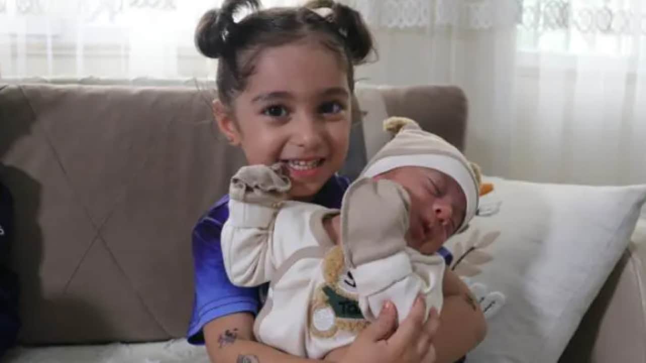 Foto - Duyanlar kulaklarına inanamıyor: Yeni doğan oğluna öyle bir isim verdi ki...
