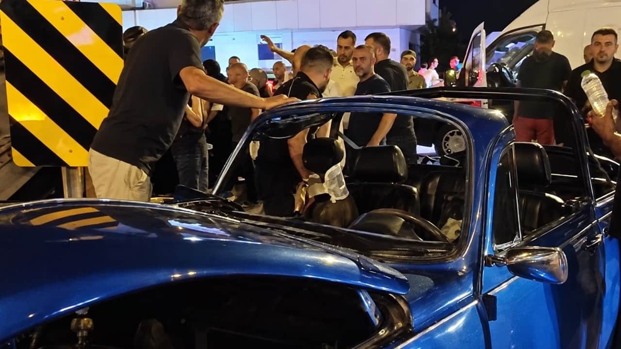 Foto - Düzce’de iki araç kavşakta birbirine girdi! 3 kişi hastanelik oldu