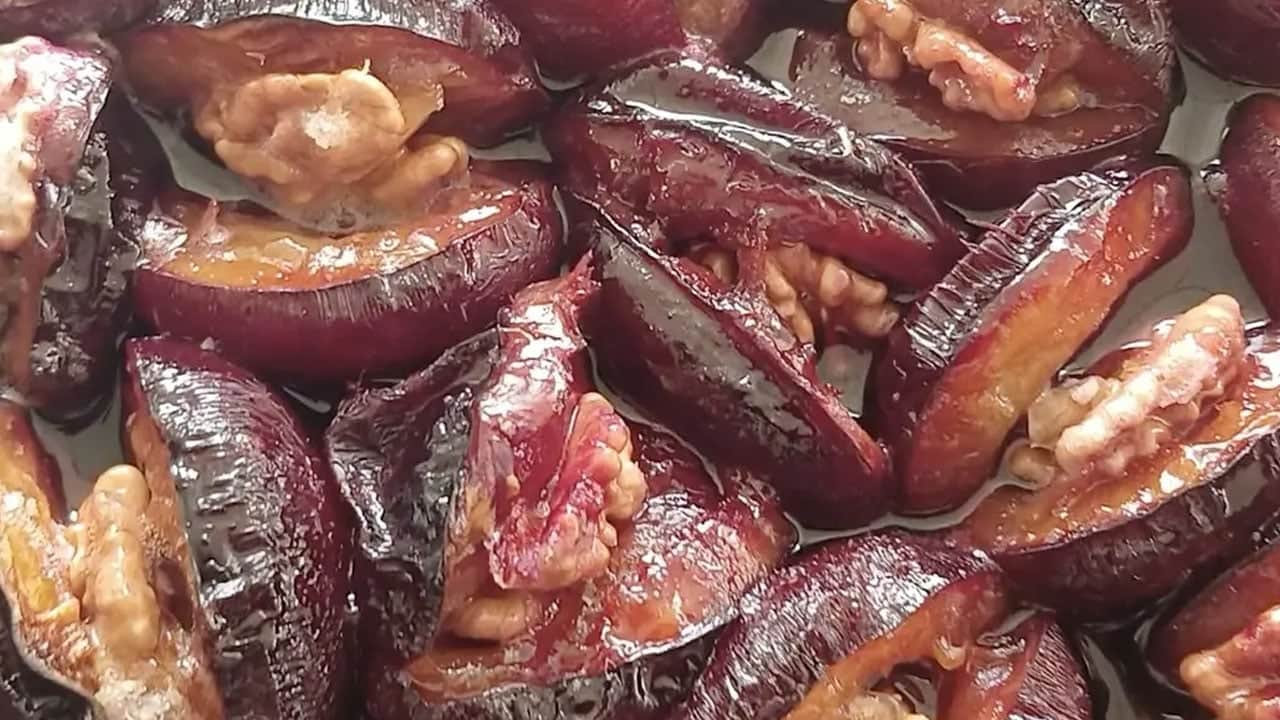 Foto - Eğer varsa kışlık tatlınızı 4 TL'ye mal ediyor! Kalıcı tat için kışın açılıyor... Tek tek fırın tepsisine diziliyor