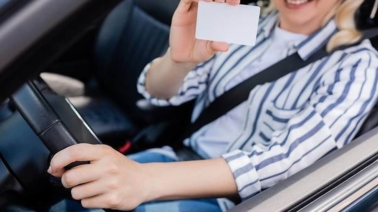 Foto - Ehliyetini teslim edene tamı tamına 1,5 milyon TL verilecek: Başvuru için sıraya girildi