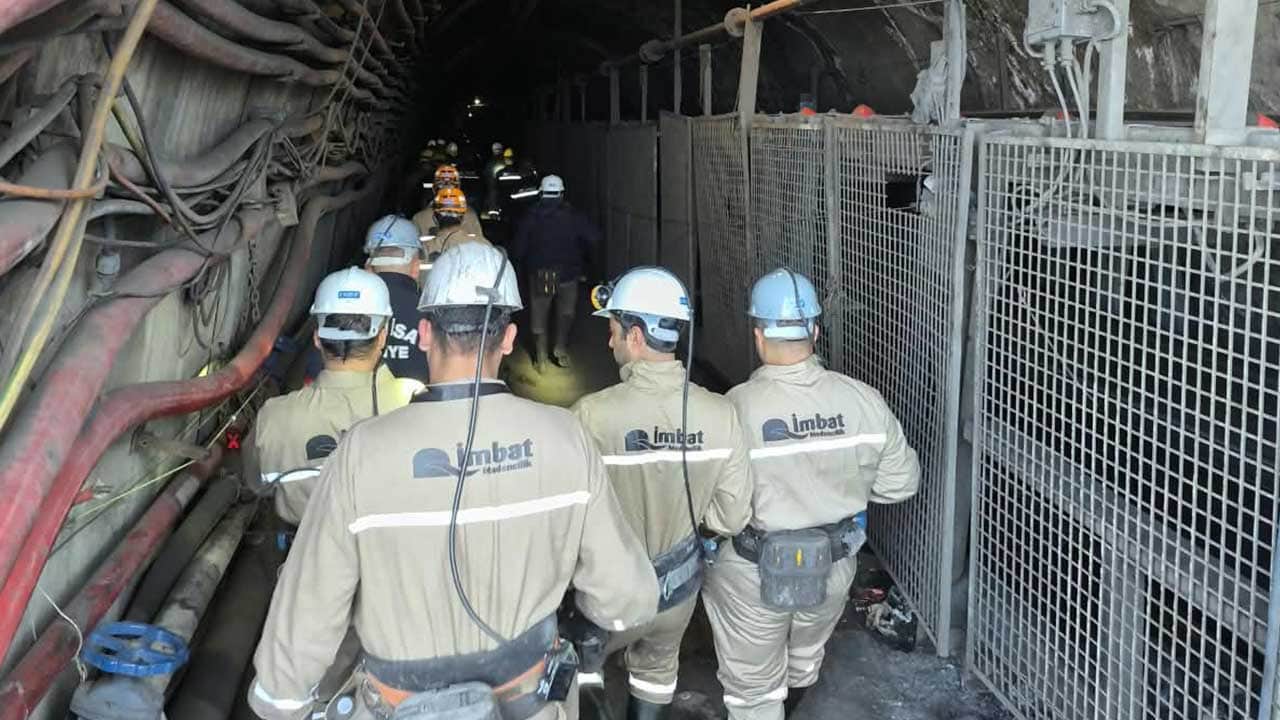 Foto - Ekipler 4 işçiye ulaşmak için seferber oldu