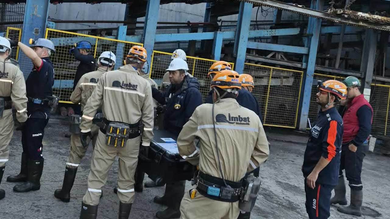 Foto - Ekipler 4 işçiye ulaşmak için seferber oldu