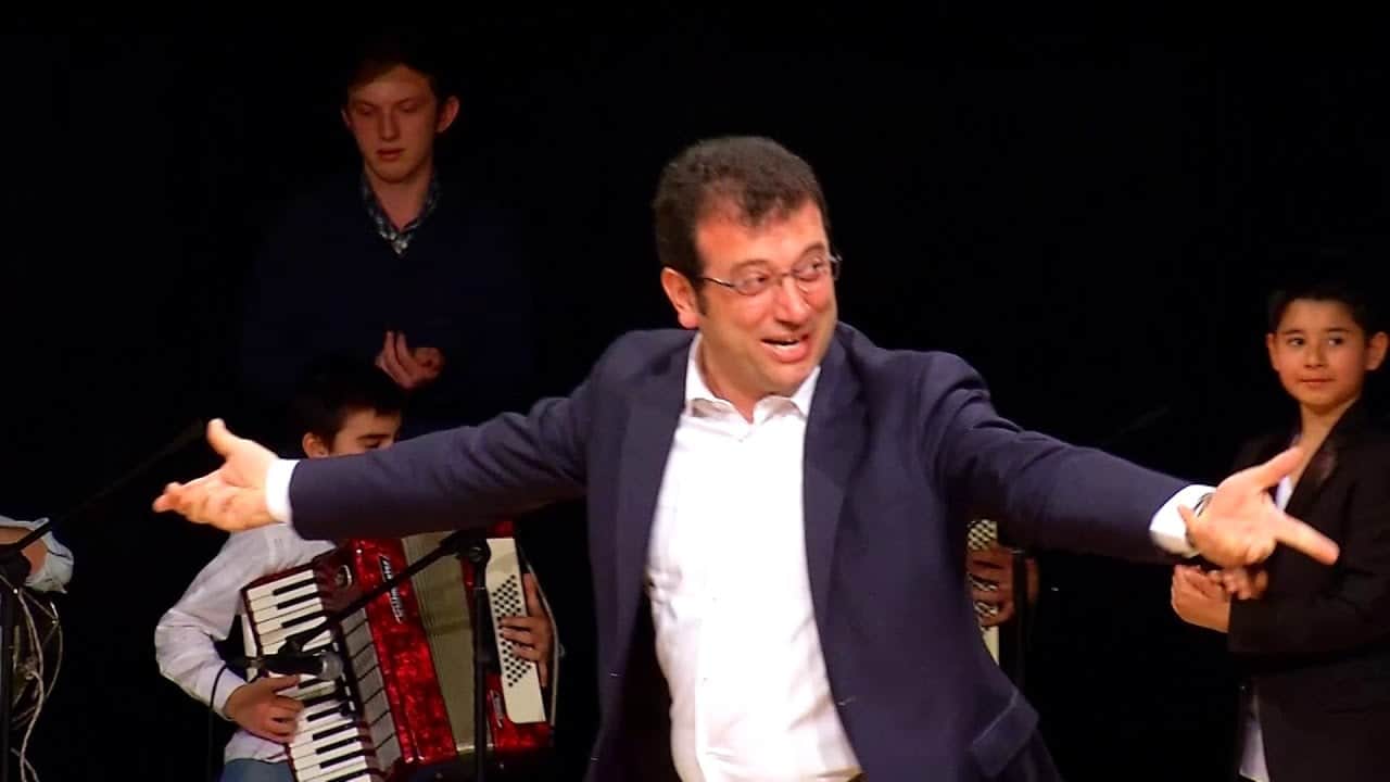Foto - Parasını ödedi, davası düştü: Ekrem İmamoğlu'nun 'hakaret' suçundan yargılandığı dava düştü