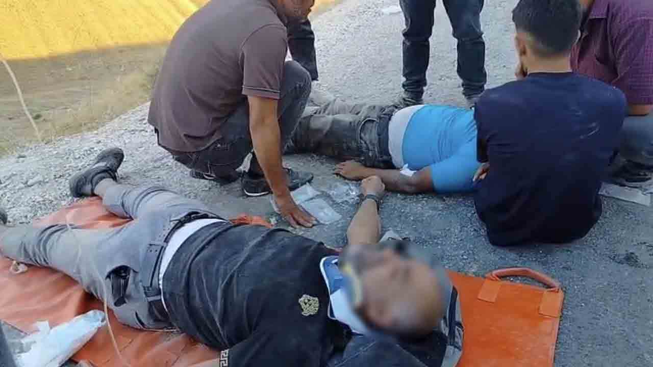 Foto - Elazığ’da işçi minibüsü uçuruma yuvarlandı: 5'i ağır 13 yaralı!
