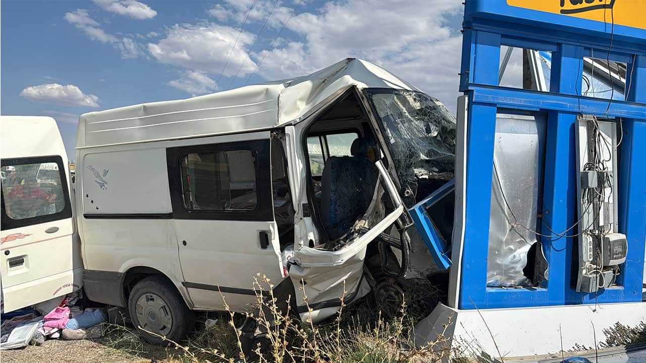 Foto - Elazığ’da korkutan kaza: 3’ü çocuk 7 kişi yaralandı