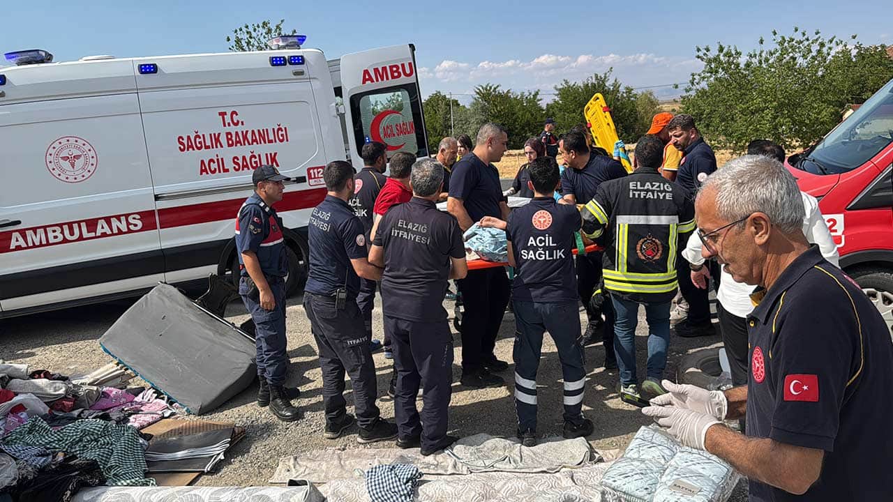Foto - Elazığ’da korkutan kaza: 3’ü çocuk 7 kişi yaralandı