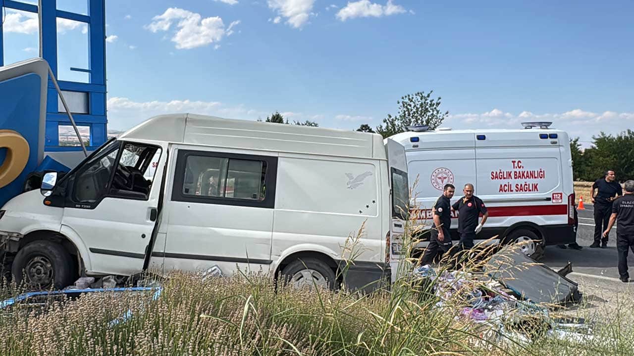 Foto - Elazığ’da korkutan kaza: 3’ü çocuk 7 kişi yaralandı