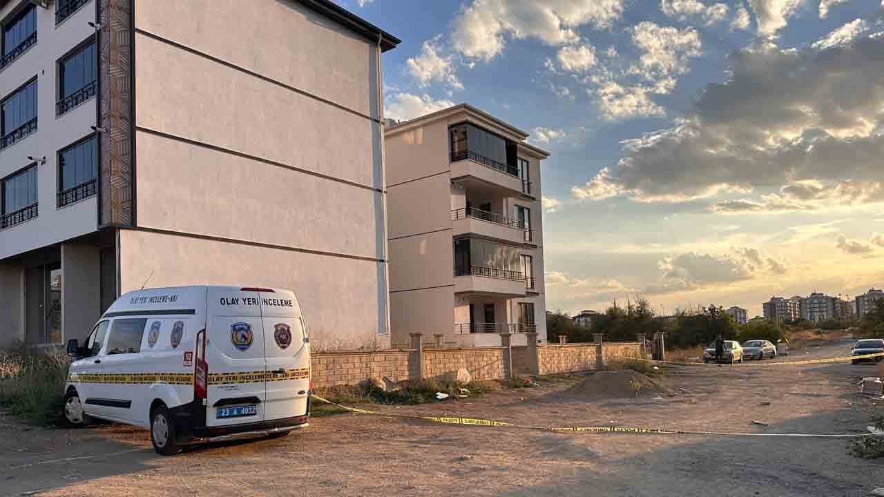 Foto - Elazığ’da sokak ortasında silahlı dehşet: 1 kişi öldü, 1 kişi yaralandı