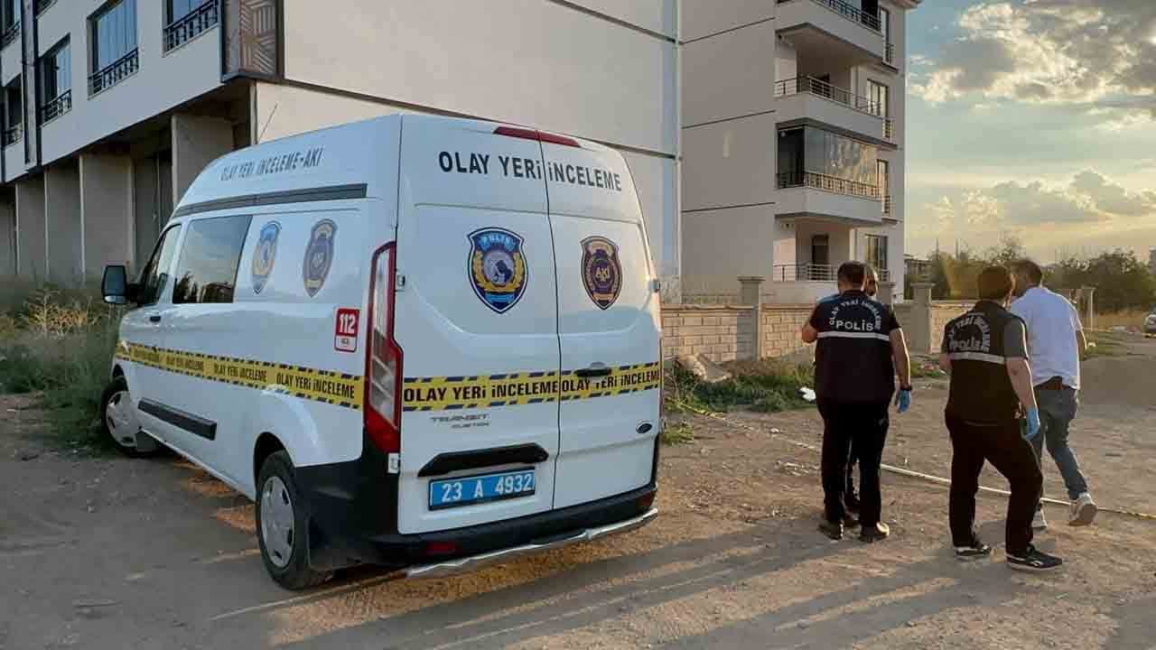 Foto - Elazığ’da sokak ortasında silahlı dehşet: 1 kişi öldü, 1 kişi yaralandı