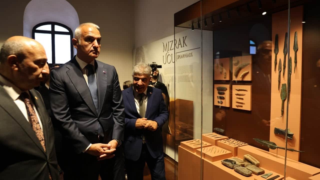 Foto - Elazığ'da 2 bin eserlik Arkeoloji ve Etnografya Müzesi açıldı! Müzecilikte dünya standartlarını aşıyoruz