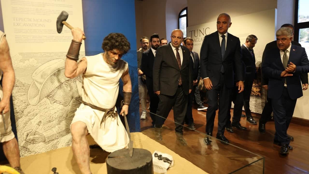 Foto - Elazığ'da 2 bin eserlik Arkeoloji ve Etnografya Müzesi açıldı! Müzecilikte dünya standartlarını aşıyoruz