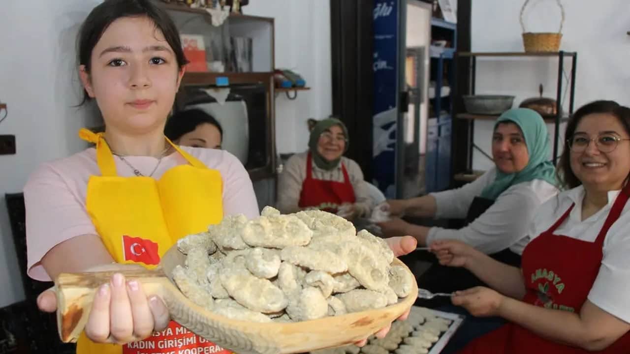 Foto - Elle sıkıp bu sebeplerle güneşte kurutuyorlar! Kış gelince tas tas tüketiliyor: Tedarik eden hemen yaptı