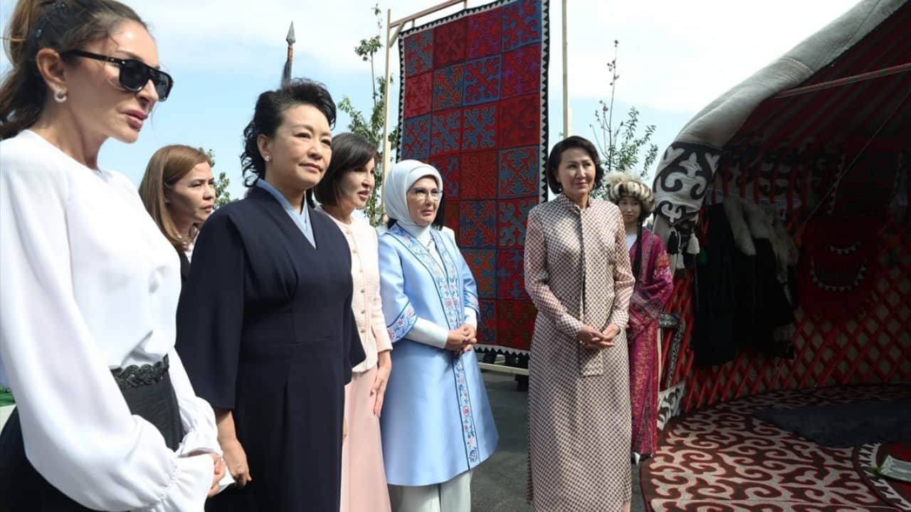 Foto - Emine Erdoğan Bişkek’te lider eşleriyle bir araya geldi 