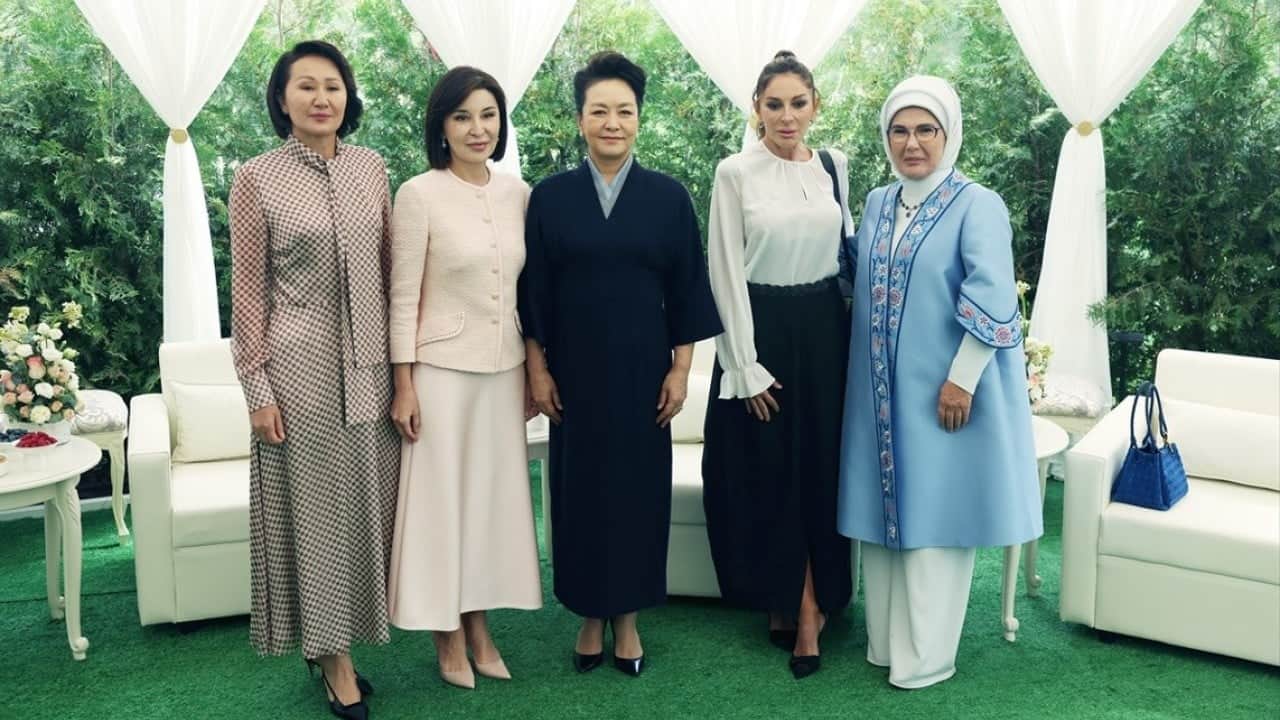 Foto - Emine Erdoğan Bişkek’te lider eşleriyle bir araya geldi 