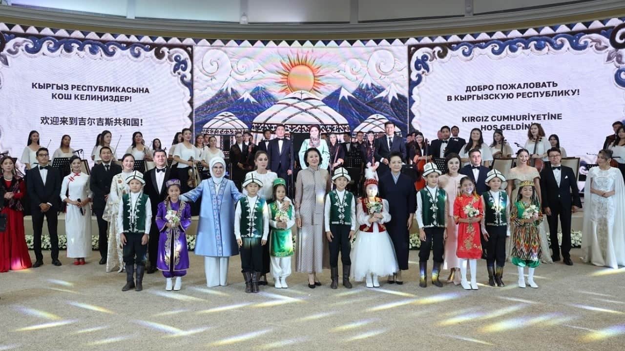Foto - Emine Erdoğan Bişkek’te lider eşleriyle bir araya geldi 