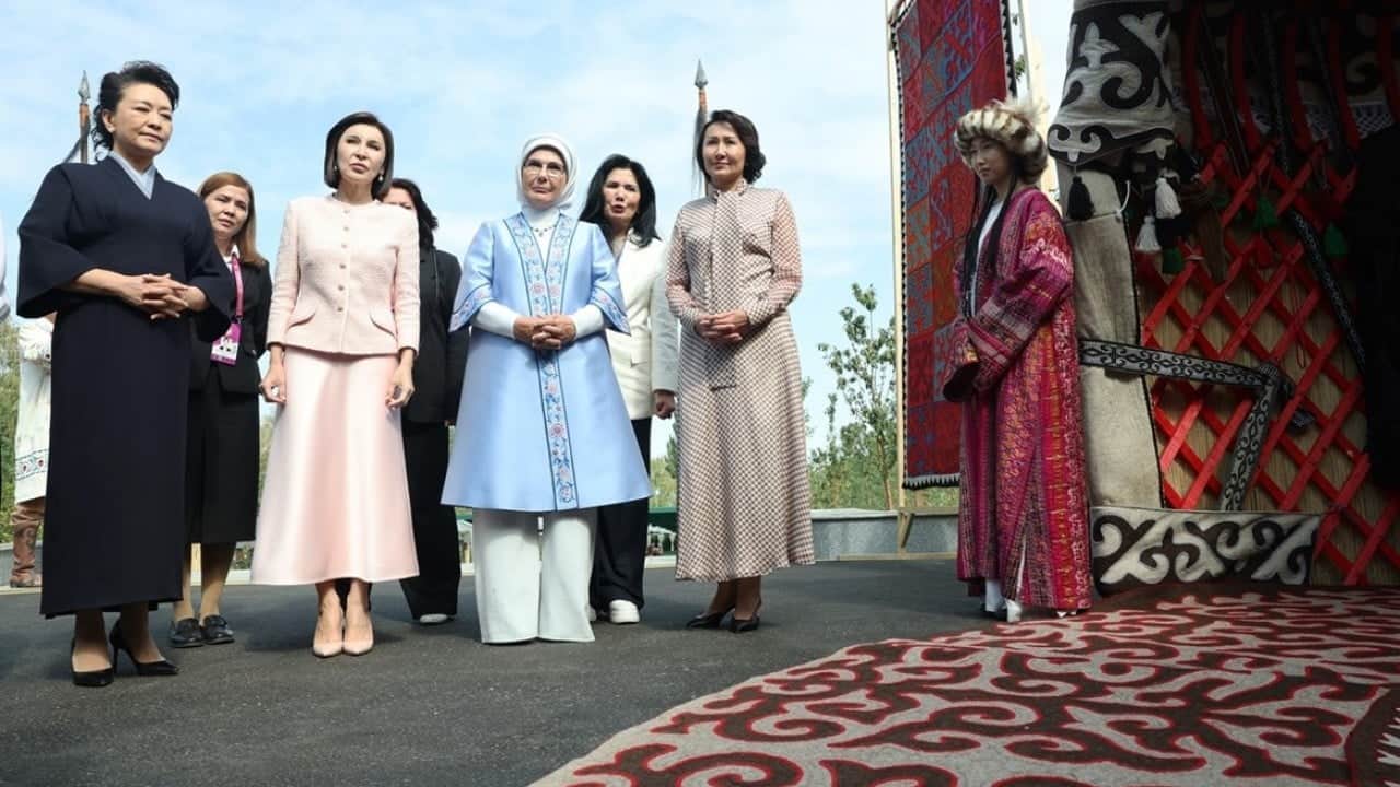 Foto - Emine Erdoğan Bişkek’te lider eşleriyle bir araya geldi 