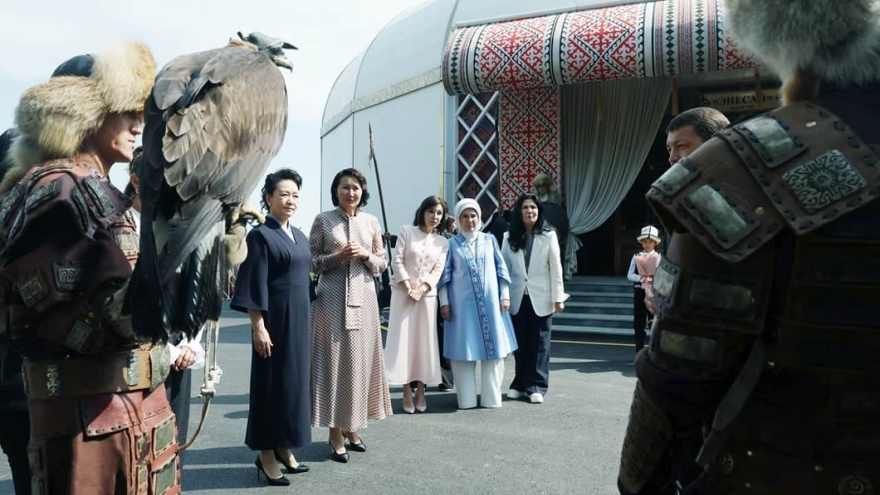 Foto - Emine Erdoğan Bişkek’te lider eşleriyle bir araya geldi 