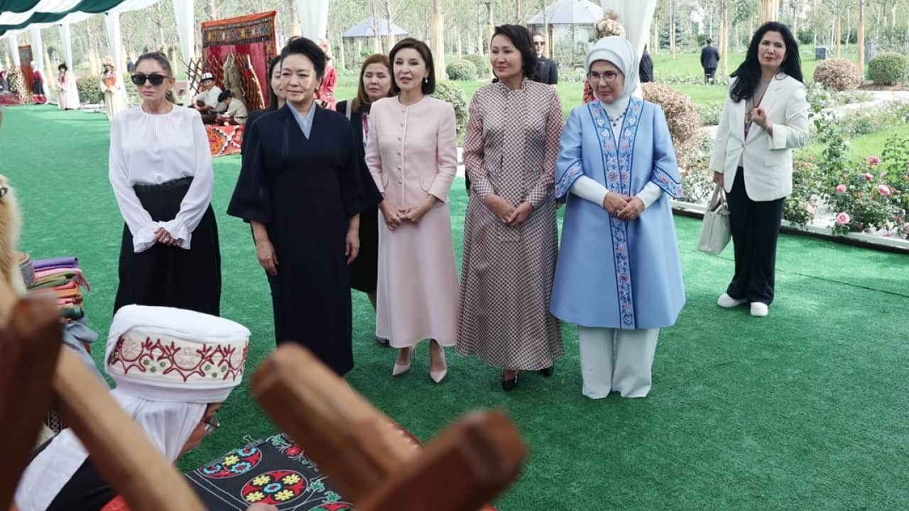 Foto - Emine Erdoğan Bişkek’te lider eşleriyle bir araya geldi 