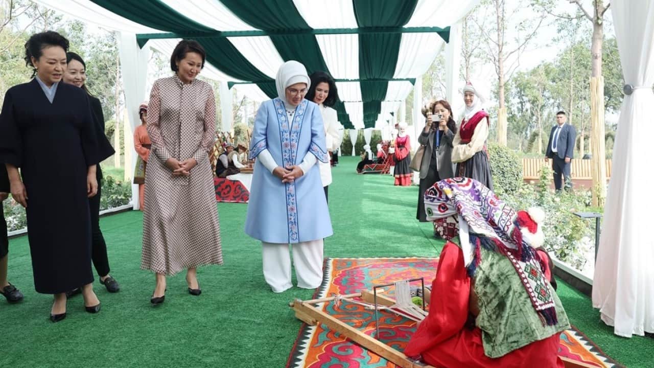 Foto - Emine Erdoğan Bişkek’te lider eşleriyle bir araya geldi 