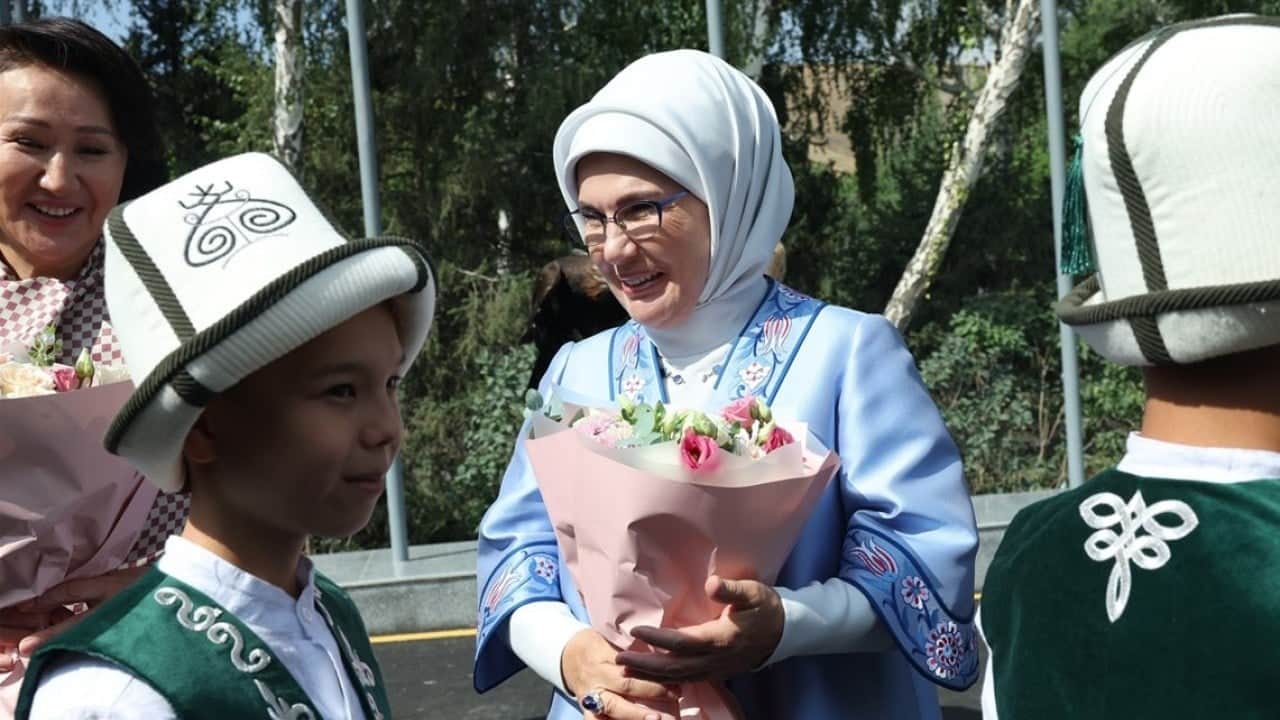 Foto - Emine Erdoğan Bişkek’te lider eşleriyle bir araya geldi 