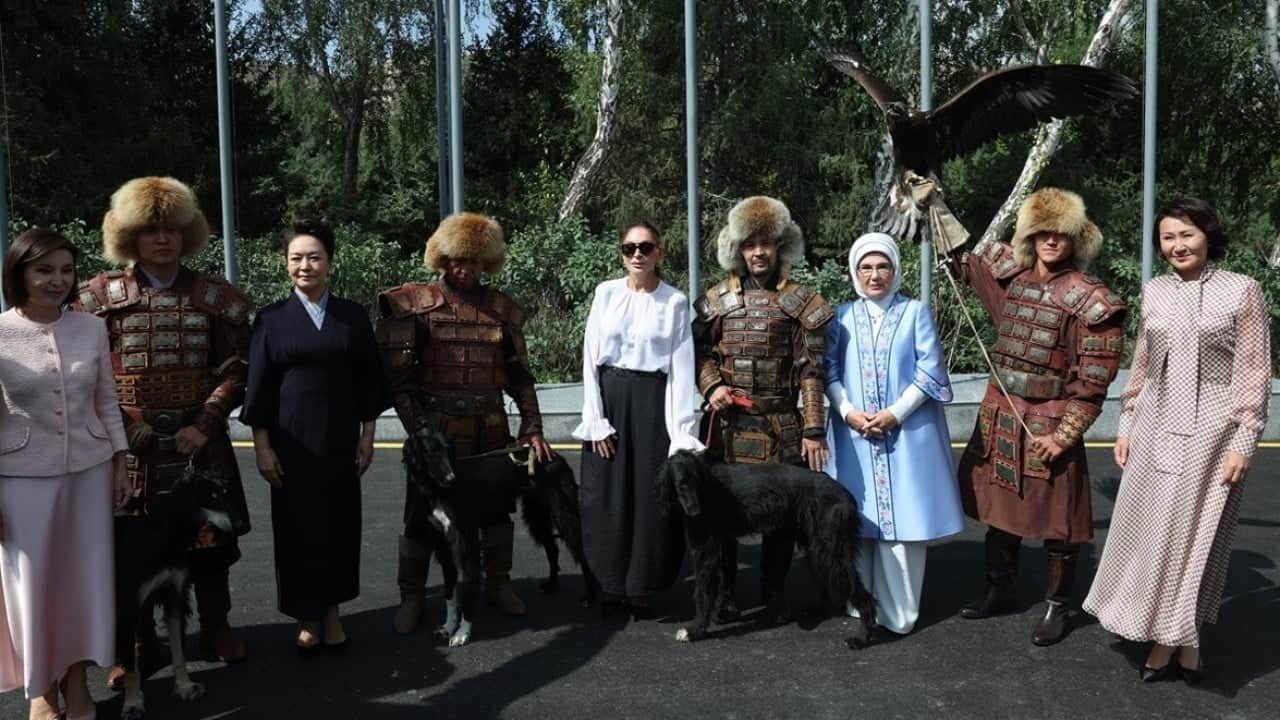 Foto - Emine Erdoğan Bişkek’te lider eşleriyle bir araya geldi 
