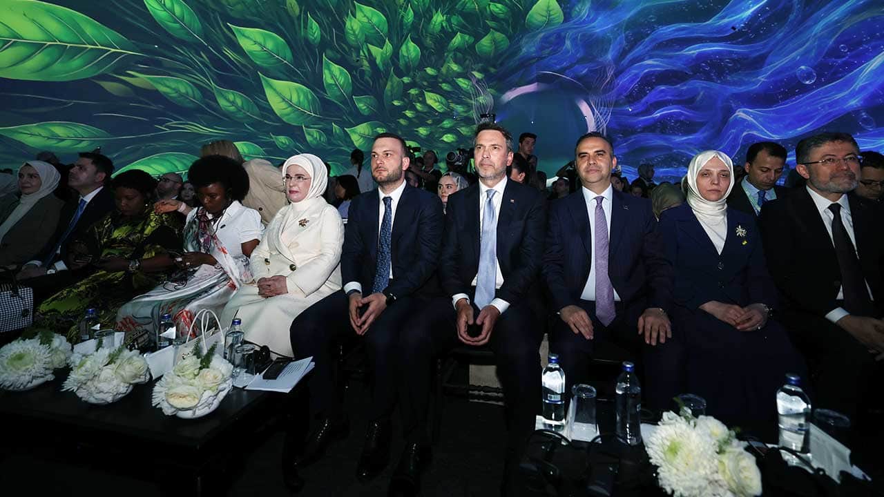 Foto - Emine Erdoğan'dan Sıfır Atık Forumu mesajı: İnsanlık ailesinin tarihi buluşması