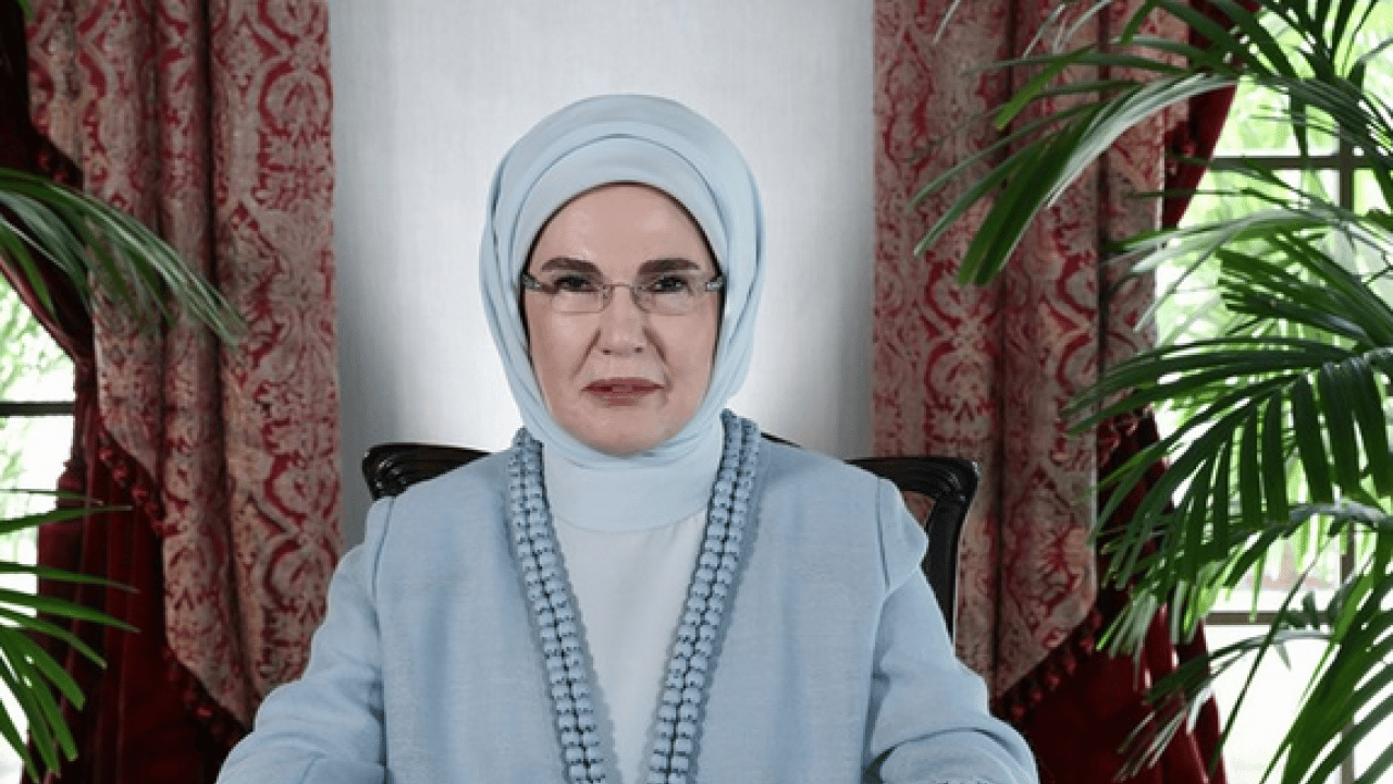 Foto - Emine Erdoğan'dan Malazgirt Zaferi'nin 955. yıl dönümüne ilişkin paylaşım...
